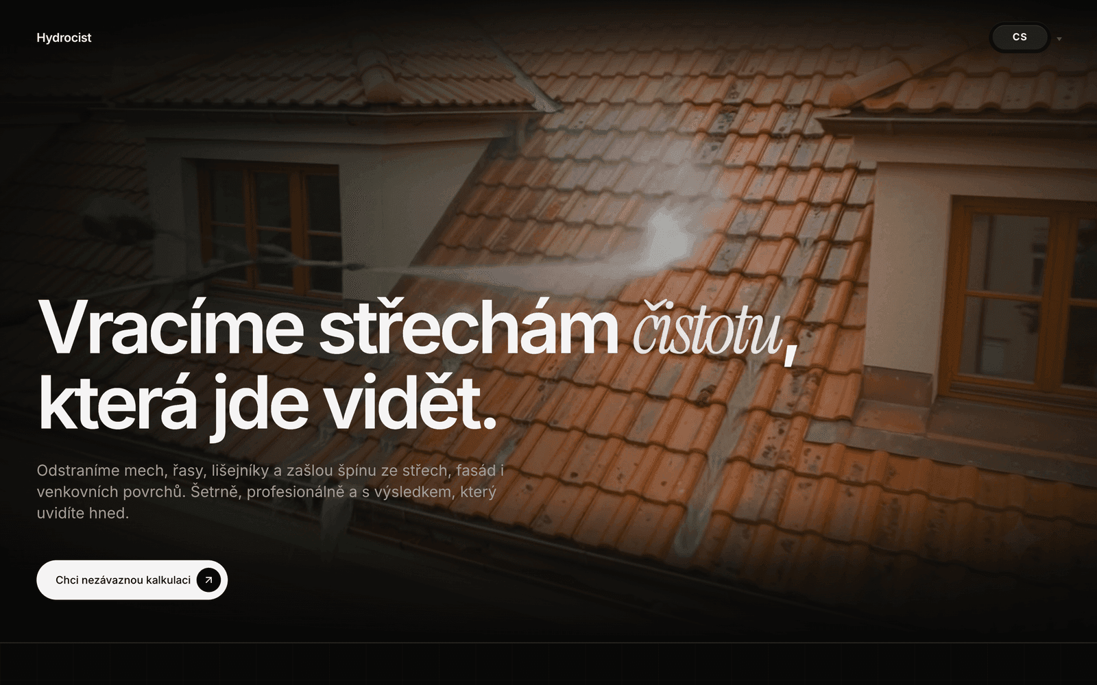 Titulní strana webu Hydrocist, firmy na čištění střech, fasád a dlažby.